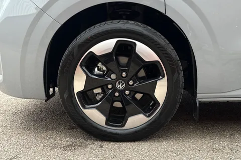 BJ26VTT Volkswagen Transporter 2.0 TDI 150 Commerce Pro Van Auto-4Motion Thumbnail #12