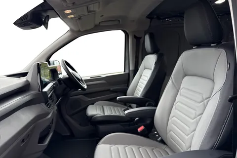 BJ26VTT Volkswagen Transporter 2.0 TDI 150 Commerce Pro Van Auto-4Motion Thumbnail #16