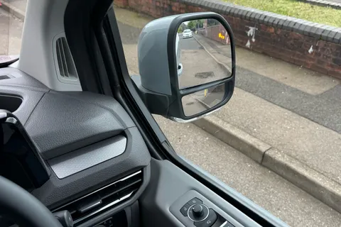 BJ26VTT Volkswagen Transporter 2.0 TDI 150 Commerce Pro Van Auto-4Motion Thumbnail #21