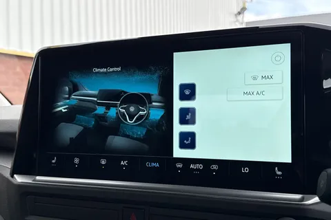 BJ26VTT Volkswagen Transporter 2.0 TDI 150 Commerce Pro Van Auto-4Motion Thumbnail #22