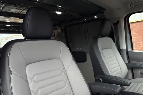 BJ26VTT Volkswagen Transporter 2.0 TDI 150 Commerce Pro Van Auto-4Motion Thumbnail #24