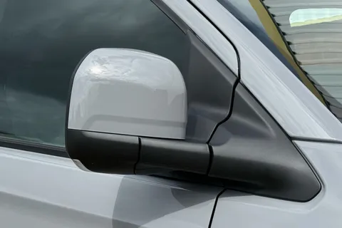 BJ26VTT Volkswagen Transporter 2.0 TDI 150 Commerce Pro Van Auto-4Motion Thumbnail #27