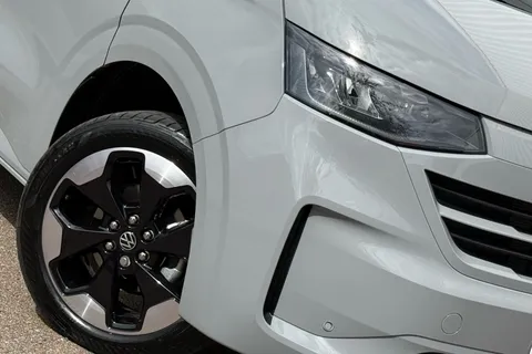 BJ26VTT Volkswagen Transporter 2.0 TDI 150 Commerce Pro Van Auto-4Motion Thumbnail #29