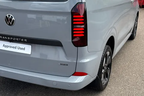 BJ26VTT Volkswagen Transporter 2.0 TDI 150 Commerce Pro Van Auto-4Motion Thumbnail #39