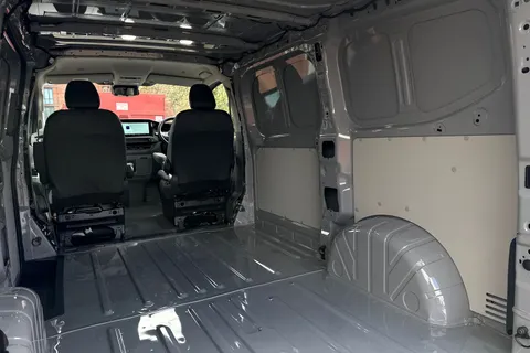 BJ26VTT Volkswagen Transporter 2.0 TDI 150 Commerce Pro Van Auto-4Motion Thumbnail #44