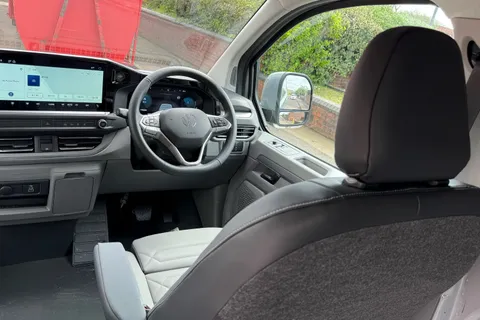 BJ26VTT Volkswagen Transporter 2.0 TDI 150 Commerce Pro Van Auto-4Motion Thumbnail #52