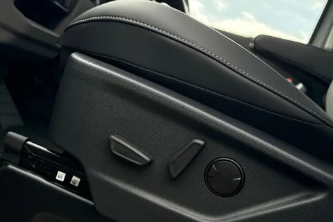 BJ26VTT Volkswagen Transporter 2.0 TDI 150 Commerce Pro Van Auto-4Motion Thumbnail #54