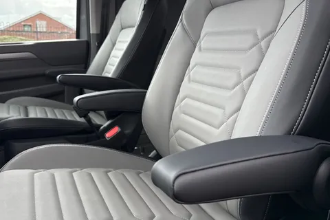 BJ26VTT Volkswagen Transporter 2.0 TDI 150 Commerce Pro Van Auto-4Motion Thumbnail #55