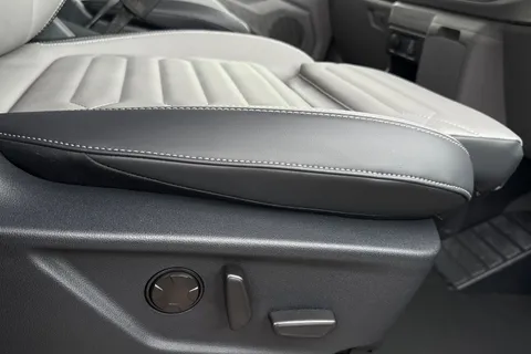 BJ26VTT Volkswagen Transporter 2.0 TDI 150 Commerce Pro Van Auto-4Motion Thumbnail #56