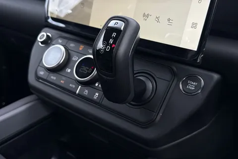  Land Rover Defender 110 3.0 D250 MHEV X-Dynamic HSE Auto 4WD Euro 6 (s/s) 5dr Thumbnail #17