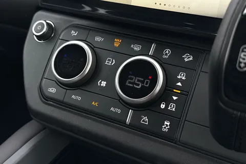  Land Rover Defender 110 3.0 D250 MHEV X-Dynamic HSE Auto 4WD Euro 6 (s/s) 5dr Thumbnail #20