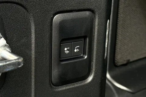  Land Rover Defender 110 3.0 D250 MHEV X-Dynamic HSE Auto 4WD Euro 6 (s/s) 5dr Thumbnail #24