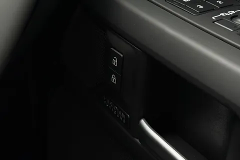  Land Rover Defender 110 3.0 D250 MHEV X-Dynamic HSE Auto 4WD Euro 6 (s/s) 5dr Thumbnail #32