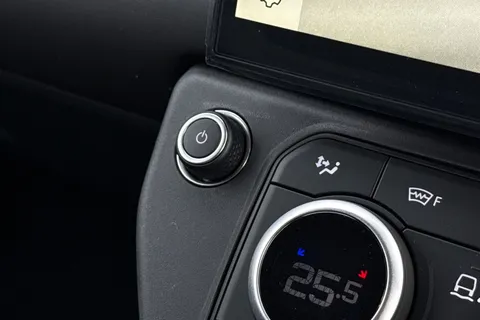  Land Rover Defender 110 3.0 D250 MHEV X-Dynamic HSE Auto 4WD Euro 6 (s/s) 5dr Thumbnail #35