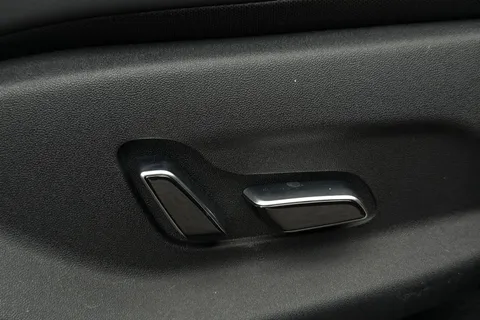  BYD Dolphin 60.48kWh Design Auto 5dr Thumbnail #29