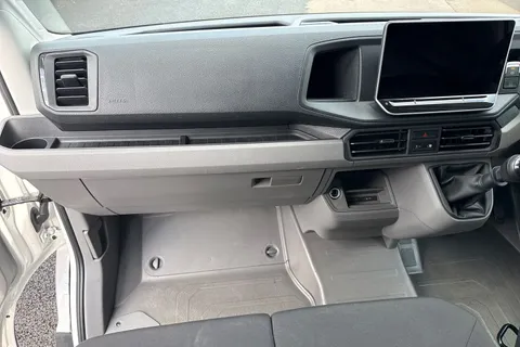 MF74OFD Volkswagen Crafter 2.0 TDI 140PS Commerce Plus High Roof Van Thumbnail #16