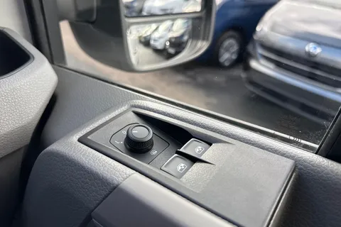 MF74OFD Volkswagen Crafter 2.0 TDI 140PS Commerce Plus High Roof Van Thumbnail #19