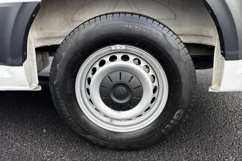 MF74OFD Volkswagen Crafter 2.0 TDI 140PS Commerce Plus High Roof Van Thumbnail #24