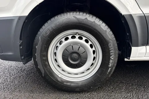 MF74OFD Volkswagen Crafter 2.0 TDI 140PS Commerce Plus High Roof Van Thumbnail #25