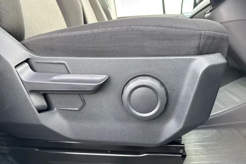 MF74OFD Volkswagen Crafter 2.0 TDI 140PS Commerce Plus High Roof Van Thumbnail #26