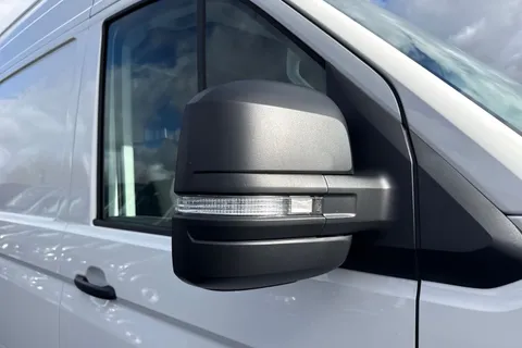 MF74OFD Volkswagen Crafter 2.0 TDI 140PS Commerce Plus High Roof Van Thumbnail #29