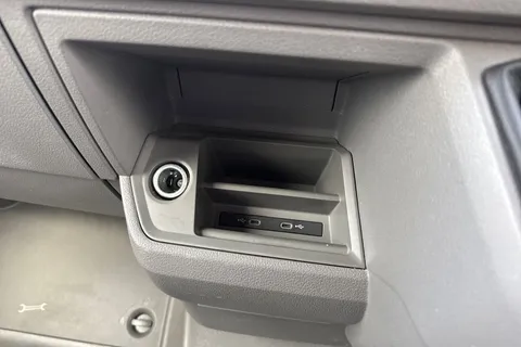 MF74OFD Volkswagen Crafter 2.0 TDI 140PS Commerce Plus High Roof Van Thumbnail #47