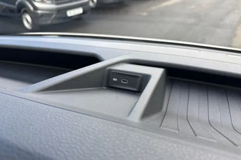 MF74OFD Volkswagen Crafter 2.0 TDI 140PS Commerce Plus High Roof Van Thumbnail #48