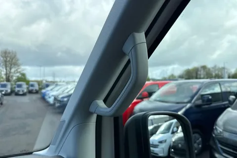 MF74OFD Volkswagen Crafter 2.0 TDI 140PS Commerce Plus High Roof Van Thumbnail #50