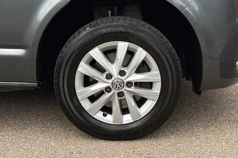 BF24HHK Volkswagen Transporter 2.0 TDI 150 Highline Kombi Van DSG-5 Seats Thumbnail #9