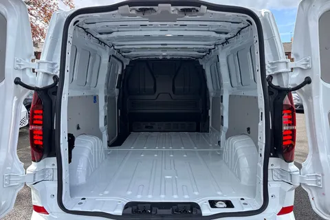 MF26ESN Volkswagen Transporter LWB 150PS MANUAL Thumbnail #10