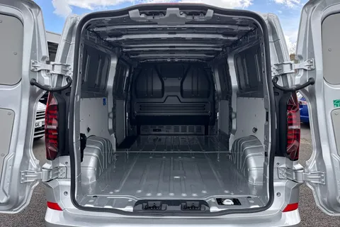 MF26EOW Volkswagen Transporter LWB 110PS MANUAL Thumbnail #10