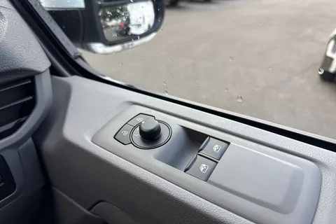 MF26ESN Volkswagen Transporter LWB 150PS MANUAL Thumbnail #18