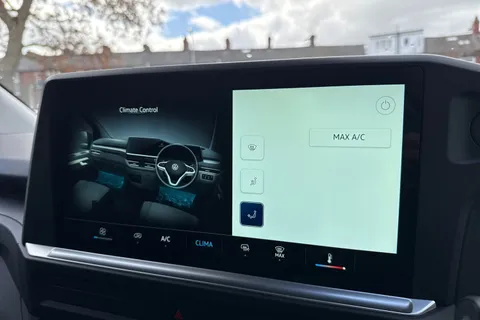 MF26ESN Volkswagen Transporter LWB 150PS MANUAL Thumbnail #19