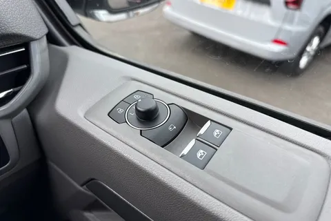 MF26ESV Volkswagen Transporter SWB 110PS MANUAL Thumbnail #18