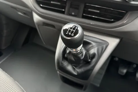 MF26ESV Volkswagen Transporter SWB 110PS MANUAL Thumbnail #20