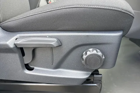 MF26ESN Volkswagen Transporter LWB 150PS MANUAL Thumbnail #26