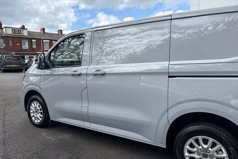 MF26EPY Volkswagen Transporter 2.0 TDI 110 Commerce Pro Van Thumbnail #29