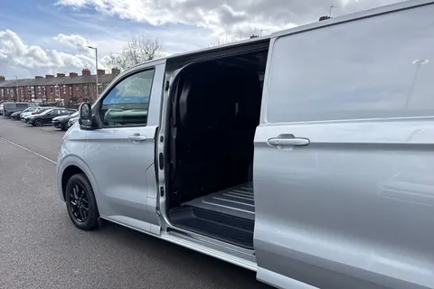 MF26EOW Volkswagen Transporter LWB 110PS MANUAL Thumbnail #35