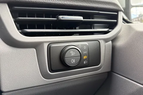 MF26EOW Volkswagen Transporter LWB 110PS MANUAL Thumbnail #37