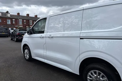 MF26ESV Volkswagen Transporter SWB 110PS MANUAL Thumbnail #34