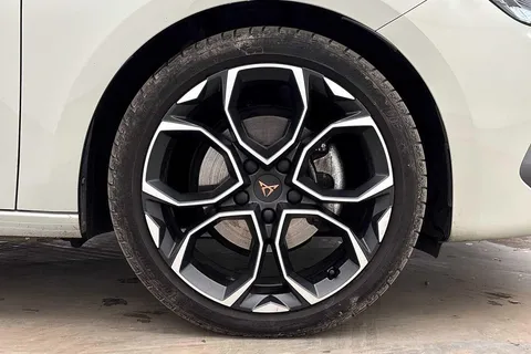 KY25GXC CUPRA Leon 1.5 eTSI 150 V1 5dr DSG Thumbnail #6
