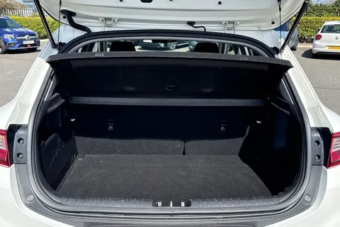 YN68YUA Kia Stonic 1.6 CRDi First Edition Euro 6 (s/s) 5dr Thumbnail #8