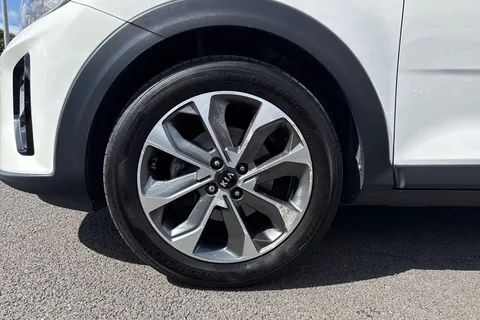 YN68YUA Kia Stonic 1.6 CRDi First Edition Euro 6 (s/s) 5dr Thumbnail #13