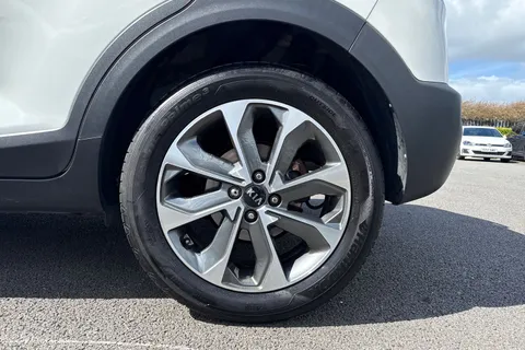 YN68YUA Kia Stonic 1.6 CRDi First Edition Euro 6 (s/s) 5dr Thumbnail #14