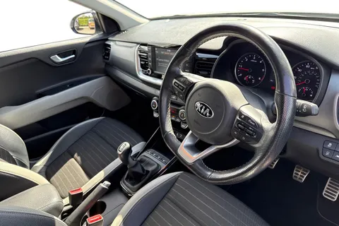 YN68YUA Kia Stonic 1.6 CRDi First Edition Euro 6 (s/s) 5dr Thumbnail #15