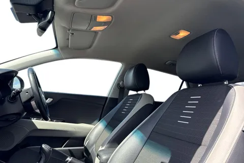 YN68YUA Kia Stonic 1.6 CRDi First Edition Euro 6 (s/s) 5dr Thumbnail #17