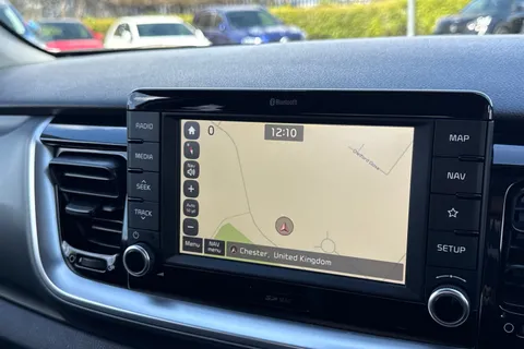 YN68YUA Kia Stonic 1.6 CRDi First Edition Euro 6 (s/s) 5dr Thumbnail #18