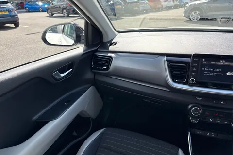 YN68YUA Kia Stonic 1.6 CRDi First Edition Euro 6 (s/s) 5dr Thumbnail #21