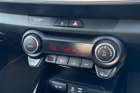 YN68YUA Kia Stonic 1.6 CRDi First Edition Euro 6 (s/s) 5dr Thumbnail #23