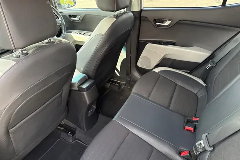 YN68YUA Kia Stonic 1.6 CRDi First Edition Euro 6 (s/s) 5dr Thumbnail #33